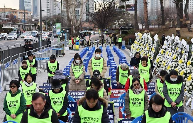 6일 오후 서울 전쟁기념관 앞에서 경기도의사회 주최로 의대 정원 증원 반대 수요 반차 휴진 집회가 열리고 있다. 사진=연합뉴스