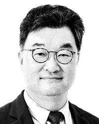 김흥규 아주대 미중정책연구소 소장·플라자 프로젝트 이사장