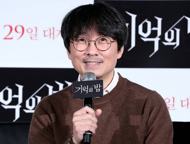장항준 감독이 카카오엔터테인먼트의 드라마 제작사 고가 인수 의혹과 관련, 참고인 조사를 받았다. 사진은 지난 2017년 10월 서울 동대문 메가박스에서 열린 영화 '기억의 밤' 제작발표회에 참석한 장항준 감독. /사진=머니투데이