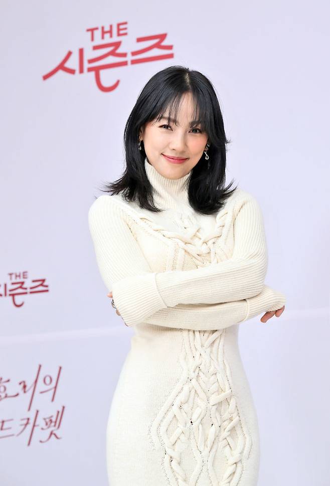 [서울=뉴시스] 김혜진 기자 = 가수 이효리가 5일 온라인 생중계로 열린 KBS2 '더 시즌즈-이효리의 레드카펫' 제작발표회에서 포즈를 취하고 있다. (사진=KBS 제공) 2024.01.05. photo@newsis.com *재판매 및 DB 금지