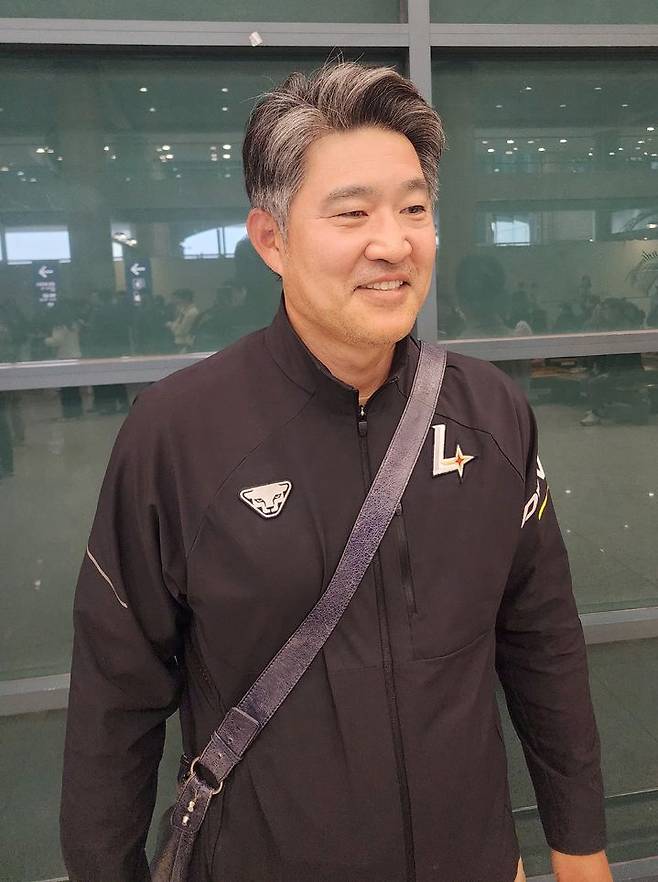 [인천공항=뉴시스] 김희준 기자 = 이숭용 SSG 랜더스 감독이 2024시즌 스프링캠프를 마치고 7일 오후 인천공항을 통해 귀국했다. 2024.03.07jinxijun@newsis.com *재판매 및 DB 금지