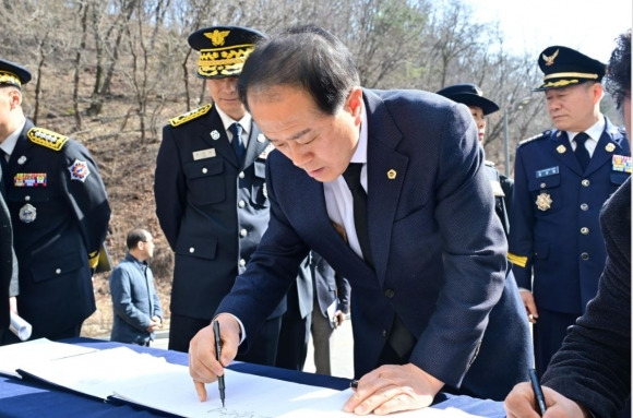 서울 은평구 서울소방학교에서 개최된 ‘소방 영웅길’ 명예도로명 지정 기념식에 참석한 김용호 의원