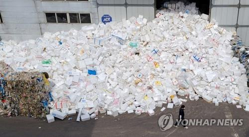 버려진 택배 스티로폼. [연합뉴스 자료사진]