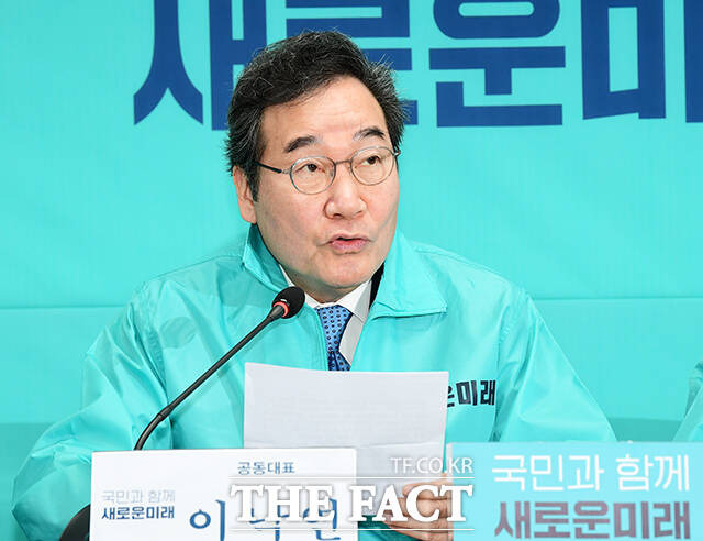 이낙연 새로운미래 공동대표는 8일 "윤석열 정부가 출범한 이후 2년 동안 안 오른 물가가 없다"며 "윤석열 대통령은 전국을 돌며 벌써 18차례나 민생 토론회를 열었다. 총선을 겨냥한 온갖 개발 공약과 선심성 퍼주기 정책을 쏟아내고 있다. 그러나 정작 물가에 대해서는 대책 회의 한 번 여는 것을 보지 못했다"고 지적했다. /배정한 기자