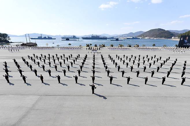 [서울=뉴시스]  8일 경남 창원시 진해구 해군사관학교에서 '제78기 해군사관생도 졸업 및 임관식'이 진행됐다. (사진=해군 제공) 2024.03.08. photo@newsis.com *재판매 및 DB 금지