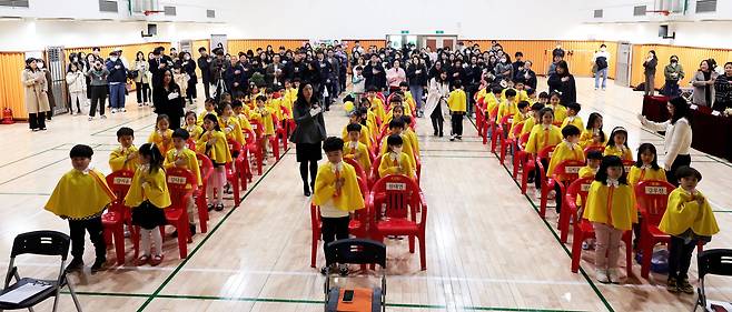4일 오후 서울 광진구 성자초등학교에서 입학식이 진행되고 있다. 성자초등학교 신입생은 56명이다. 장진영 기자