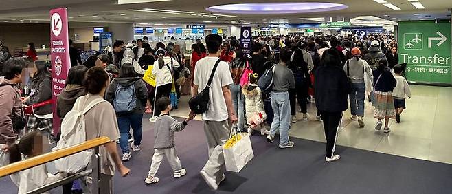 [서울=뉴시스] 지난 1일 인천공항 입국장에는 일본을 다녀온 여객들로 북적이고 있다. 2024.03.06.(사진=독자 제공) photo@newsis.com *재판매 및 DB 금지