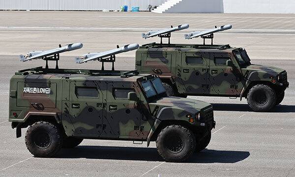 지난해 9월 22일 경기&nbsp;성남 서울공항에서 진행된 건군 75주년 국군의 날 최종 리허설에서 자폭드론이 분열을 하고 있다. 연합뉴스