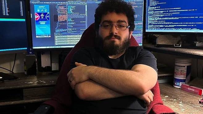 콜튼 아담스키는 아이폰을 위한 최초의 대체 앱 스토어를 출시할 계획을 갖고 있다