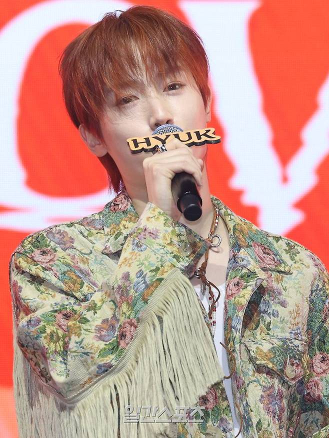 그룹 템페스트 혁이 11일 오후 서울 광진구 예스24라이브홀에서 열린 미니 5집 'TEMPEST Voyage'(템페스트 보야지) 미디어 쇼케이스에 참석해 인사말을 하고 있다. 타이틀곡 '라잇하우스(LIGHTHOUSE)'는 내면의 성장통을 겪으며 더 단단해진 템페스트의 이야기를 고스란히 담았다. 서병수 기자 qudtn@edaily.co.kr /2023.03.11/