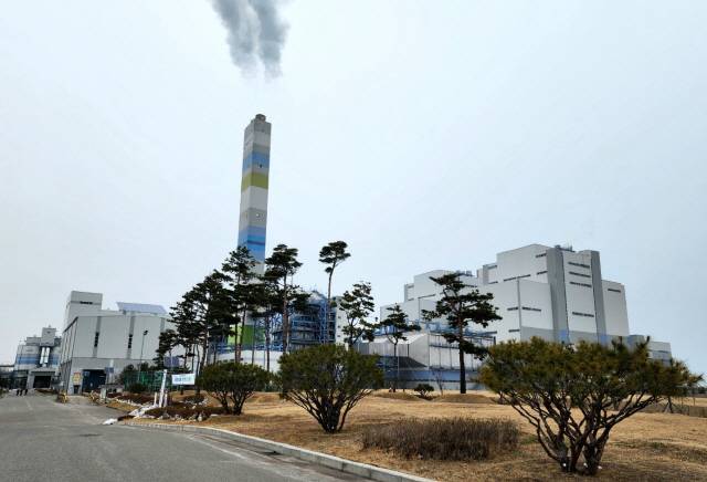 ▲ 한국데이터센터연합회와 한국데이터센터에너지효율화협회 등은 오는 26일 서울 코엑스에서 산업통상자원부·강원특별자치도·데우스 후원으로 최남호 산업통상자원부 2차관, 정광열 강원특별자티도 경제부지사 등 발전·데이터 관련업계 관계자 등 100여명이 참석한 가운데 ‘강원 영동지역 대규모 데이터센터 클러스터 조성 방안 심포지움’을 개최한다. 동해시 GS동해전력. 전인수