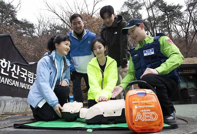 의무화 대상 확대 속 'AED 판매' 불티. 에스원 제공