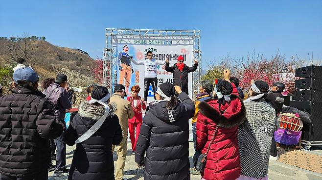 조승환 홍보대사의 '얼음위 맨발 오래서있기' 세계신기록 갱신 현장. 고흥군 제공