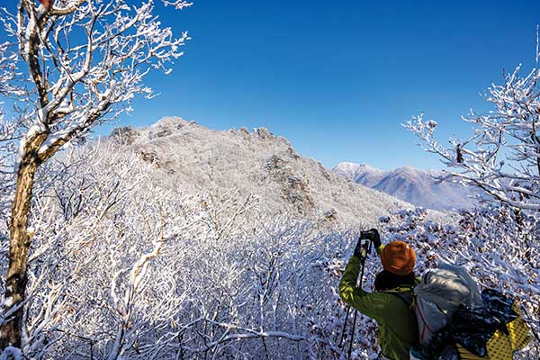 덕유산은 상고대를 쉽게 볼 수 있는 산 중 하나다.
