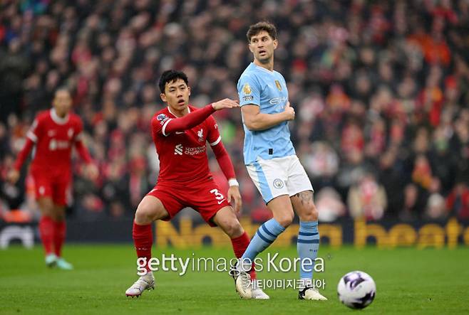 지난 11일 안필드에서 열린 리버풀과 맨시티의 EPL 28라운드. 선발 출전한 엔도 와타루(왼쪽)의 모습. 사진=게티이미지