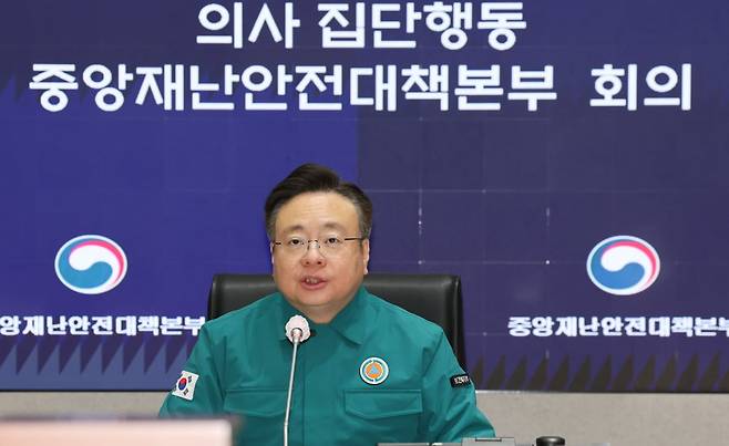 조규홍 보건복지부 장관이 12일 서울 종로구 정부서울청사에서 열린 의사 집단행동 중앙재난안전대책본부 회의에서 모두발언을 하고 있다. / 사진=뉴스1