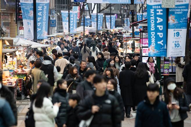 명동의 공실률은 1년 전보다 33.0%포인트 감소한 9.4%로 6대 상권(명동·강남·홍대·가로수길 한남·이태원·청담) 중 하락폭이 가장 커 공실률은 가장 낮은 상권으로 기록됐다. /사진=뉴스1