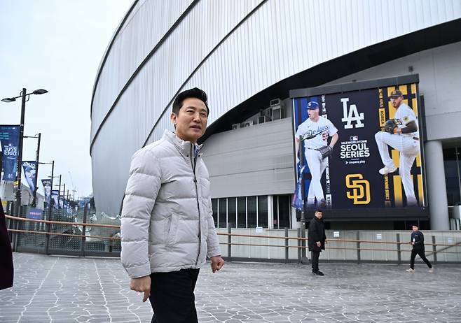 오세훈 서울시장이 오는 20~21일 열리는 MLB 월드투어 서울시리즈 개막전에 앞서 12일 오전 고척스카이돔을 방문하고 있다.[서울시 제공]