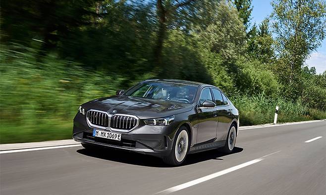 BMW 5시리즈의 PHEV 모델 ‘뉴 530e’. BMW 코리아 제공