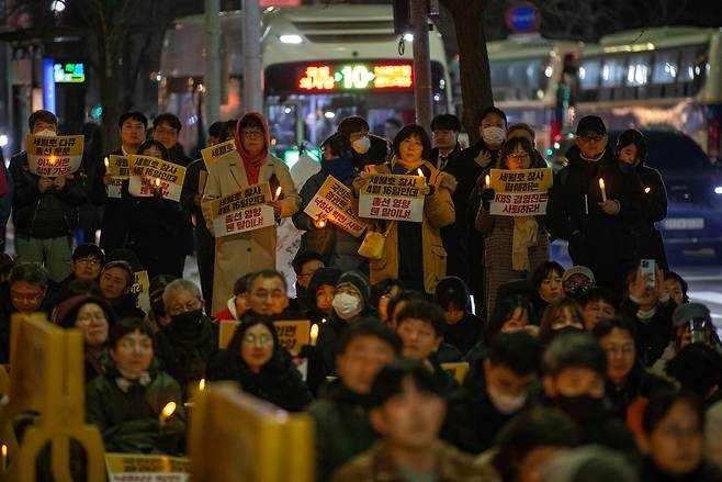 2월28일 KBS 본관 앞에서 세월호 참사 10주기 다큐멘터리의 4월 방영을 촉구하는 제2차 시민 촛불 문화제가 열렸다. ⓒ시사IN 신선영