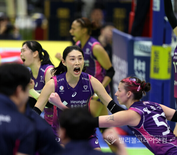 흥국생명 김연경-윌로우 존슨 환호.