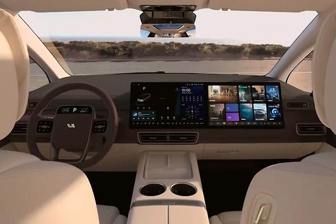 리 오토 메가 내부