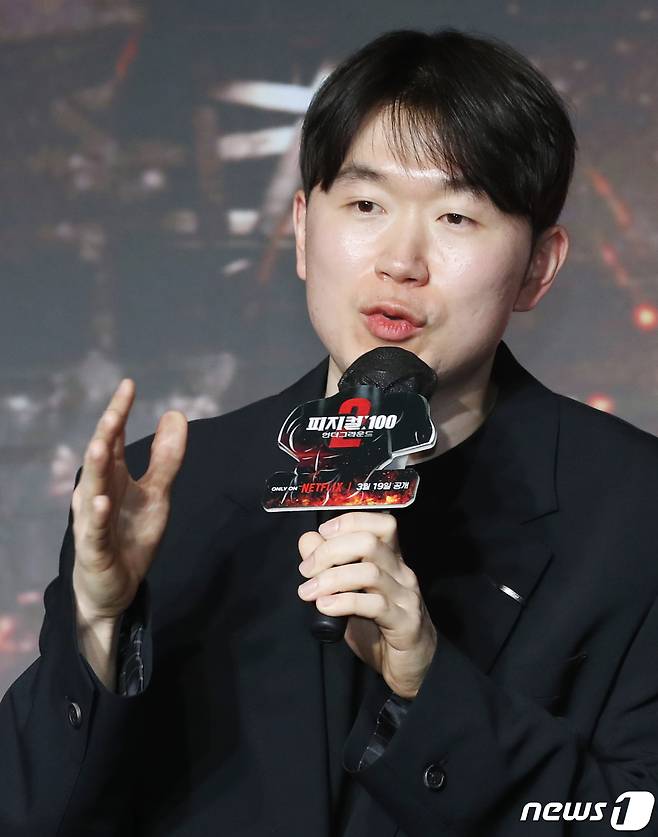 장호기 PD가 14일 서울 마포구 호텔 나루 서울 엠갤러리에서 열린 ‘피지컬: 100 시즌2 – 언더그라운드’ 제작발표회에서 인사말을 하고 있다. ‘피지컬: 100’은 가장 완벽한 피지컬을 가진 최고의 ‘몸’을 찾기 위해, 최강 피지컬이라 자부하는 100인이 벌이는 극강의 서바이벌 게임 예능이다. 2024.3.14/뉴스1 ⓒ News1 권현진 기자