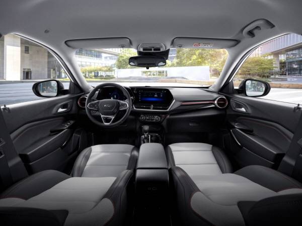 “연지곤지 찍었다”…쉐보레, ‘2025년형 트랙스 크로스오버’ 출시 [사진제공=한국지엠]