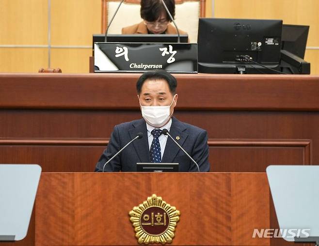 [전주=뉴시스] 전북특별자치도의회 이병철 환경복지위원장이 14일 진행된 제407회 제4차 본회의에서 중증장애인생산품 우선구매 정책의 문제와 이를 개선하기 위한 전북자치도 차원의 대안 마련을 촉구하고 있다. 2024.03.14 *재판매 및 DB 금지