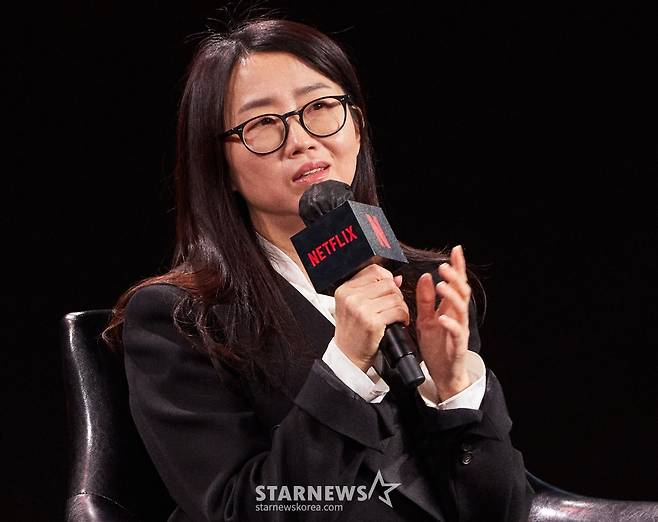 '킹덤' 작가 김은희가 25일 온라인으로 진행된 넷플릭스 콘텐츠 로드쇼 'See What’s Next Korea 2021'에서 인사말을 하고 있다. / 사진제공 = Netflix