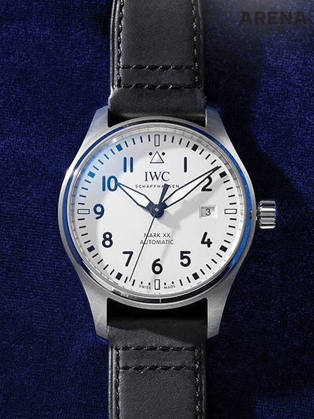 조금씩 변해왔지만 기본적인 레이아웃은 여전한 마크 시리즈의 전통적인 다이얼. 튀지 않는 만큼 단정해서 오래 봐도 질리지 않는다.