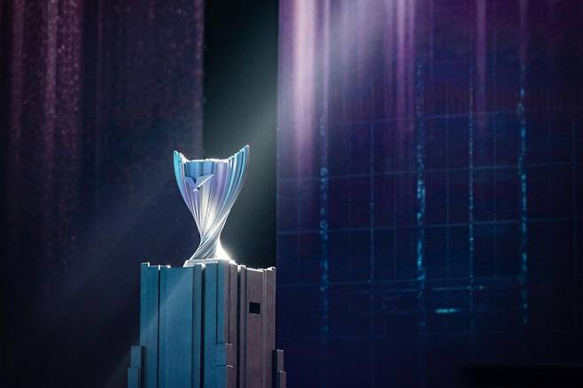 LCK 트로피. 라이엇게임즈 제공