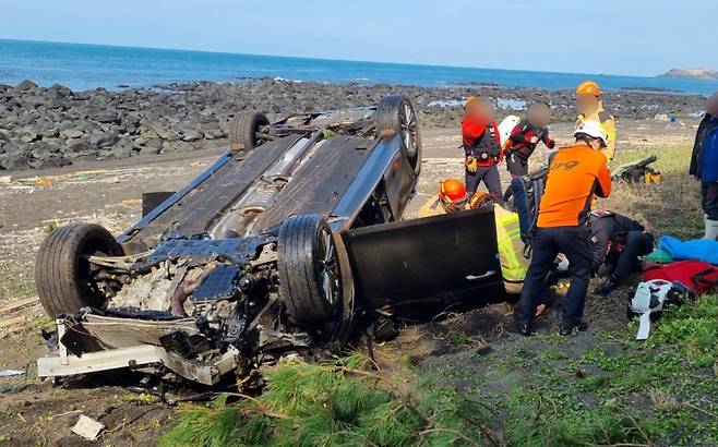 ▲ 제주시 수월봉에서 발생한 추락 사고 현장 사진 : 연합뉴스&nbsp;