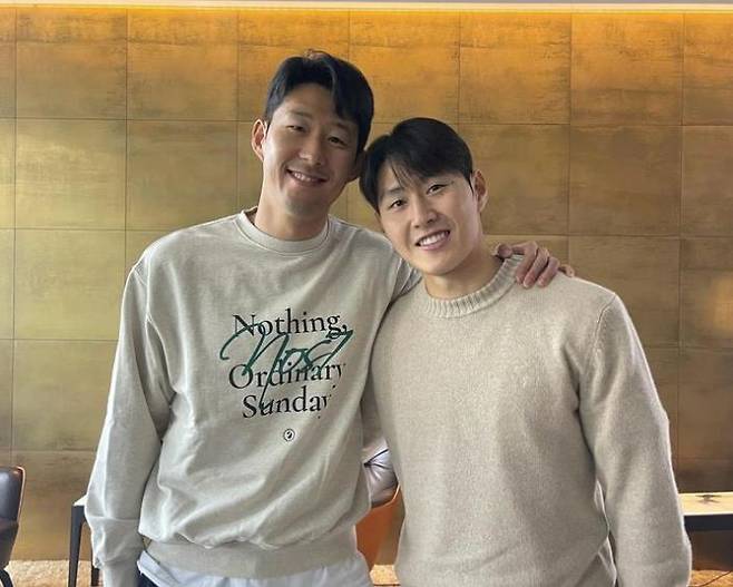 Son Heung-min (left) and Lee Kang-in pose in this photo posted to Son's Instagram account. (Instagram)
