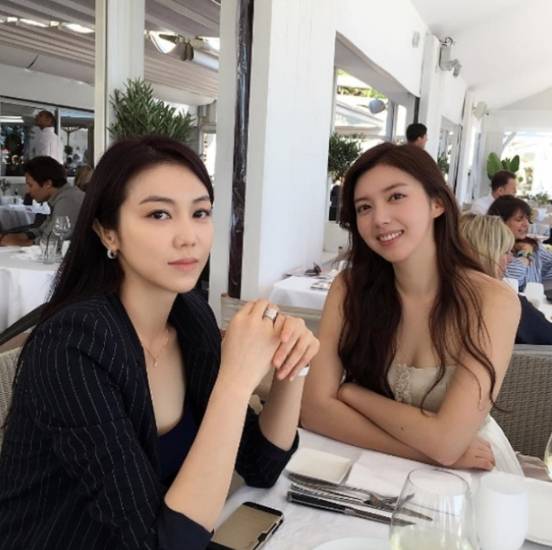 배우 김옥빈(왼쪽)과 배우 채서진. SNS캡처