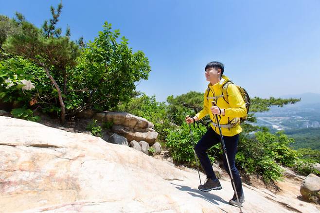 3월은 한낮에 기온이 올라가지만 산의 경우 여전히 기온이 낮고 찬 바람까지 불어 사고 위험이 크다. [사진=게티이미지뱅크]