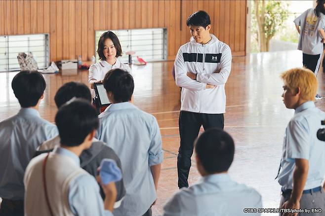 일본 TBS 드라마 <하극상 야구 소년>은 하쿠산 고교의 실화를 바탕으로 에츠잔 고교 야구부의 고시엔 진출 과정을 그린다. 왓챠 제공