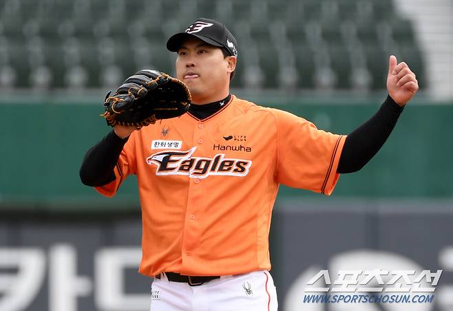 17일 부산 사직야구장에서 열린 KBO리그 롯데와 한화의 시범경기. 한화 류현진이 숨을 고르고 있다. 부산=박재만 기자 pjm@sportschosun.com/2024.03.17/