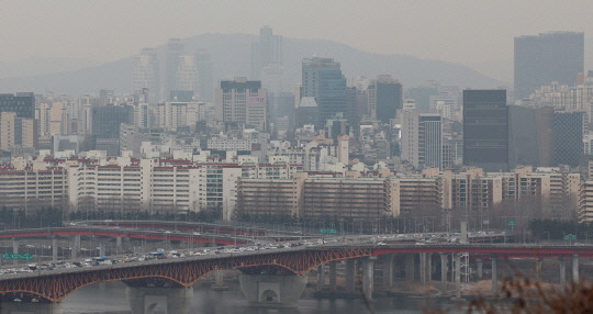 강북에서 바라 본 압구정동 등 서울 강남구. 뉴시스