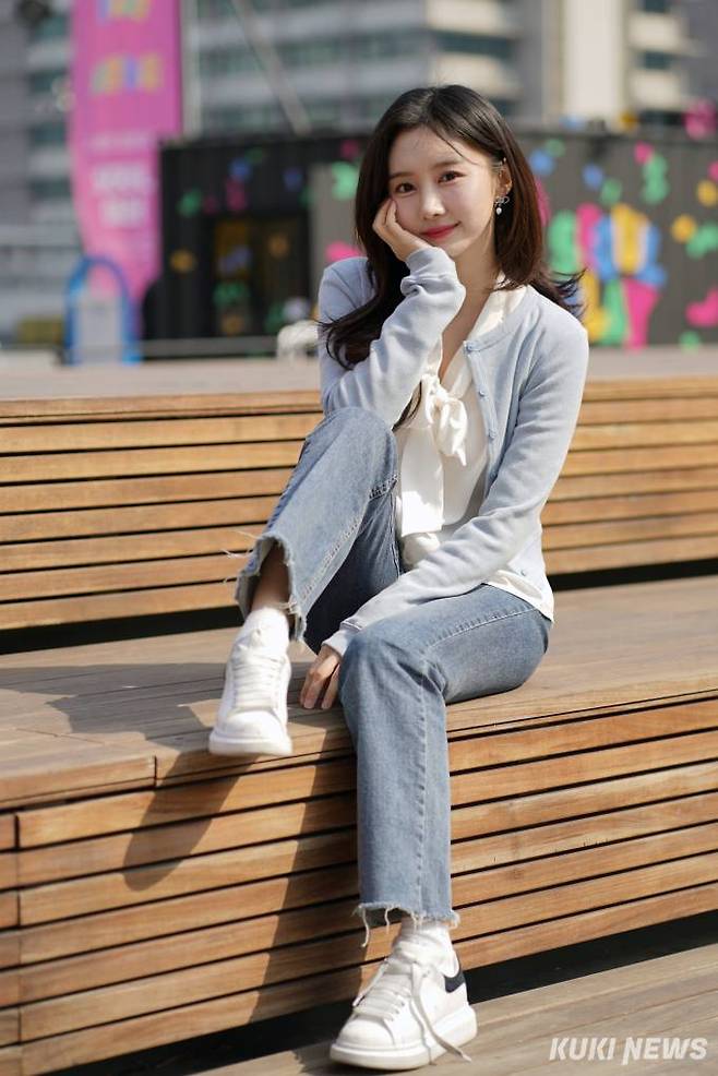 LCK 팬들에게 윤수빈 아나운서의 인기가 높은 이유는 그가 롤에 진심이라는 점이 질문 하나 하나마다 깊이 느껴지기 때문이다. 사진=박효상 기자