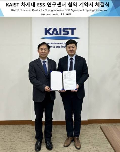 < 김경수 교수(좌), 김창규 대표(우) / 에코캡 제공 >