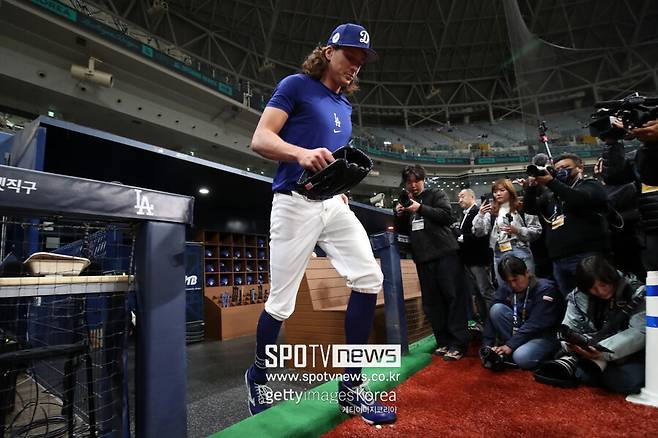 ▲ 고척돔에서 훈련에 나선 LA 다저스의 우완투수 타일러 글래스나우