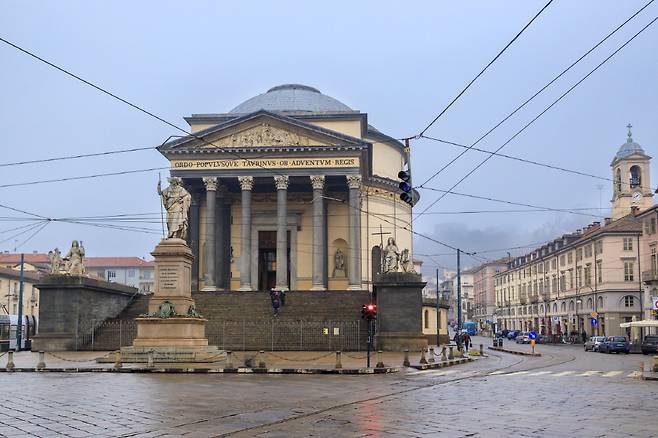 포 강을 건너 그란 마드레 동네가 시작되는 곳, 그란 마드레 성당 (Chiesa della Gran Madre di Dio)