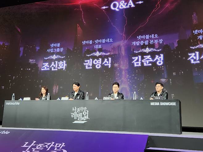- 조신화 넷마블 사업그룹장(좌측부터), 권영식 넷마블 대표, 김준성 넷마블네오 개발총괄 본부장, 진성건 넷마블네오 개발 PD&nbsp;