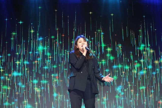 시상식에서 축하공연을 한 김민아(PBA 제공)