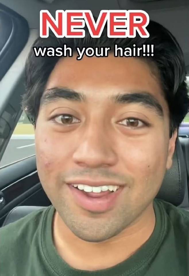 최근 젊은 남자들 사이에서 샴푸를 쓰지 않고 물로만 머리를 감는 게 인기를 끌고 있다./사진=영국 데일리메일