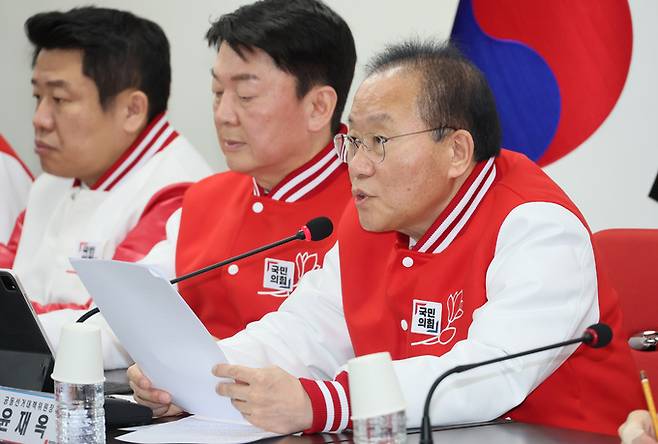 국민의힘 윤재옥 공동선거대책위원장이 18일 오전 서울 여의도 중앙당사에서 열린 중앙선거대책위원회의에서 발언하고 있다.&nbsp; &nbsp; 연합뉴스