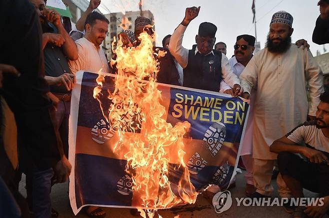 파키스탄의 쿠란 소각 규탄 시위 [EPA 연합뉴스 자료사진. 재판매 및 DB 금지]