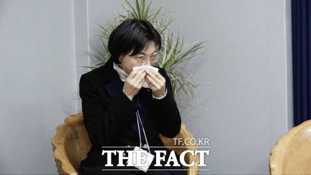 출마기자회견 때 옥중출마 선언문을 대독하며 울먹였던 이유를 묻자 남 여사는 "홀로 선거를 치러야 하는 처지가 너무 외롭게 느껴져 옥중의 남편이 그리웠다"며 다시 눈시울을 붉혔다./광주=나윤상 기자