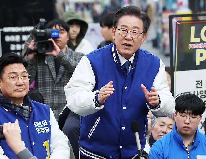 이재명 더불어민주당 대표가 19일 오후 경기도 이천시 중앙로 문화의 광장에서 발언하고 있다. / 사진=연합뉴스